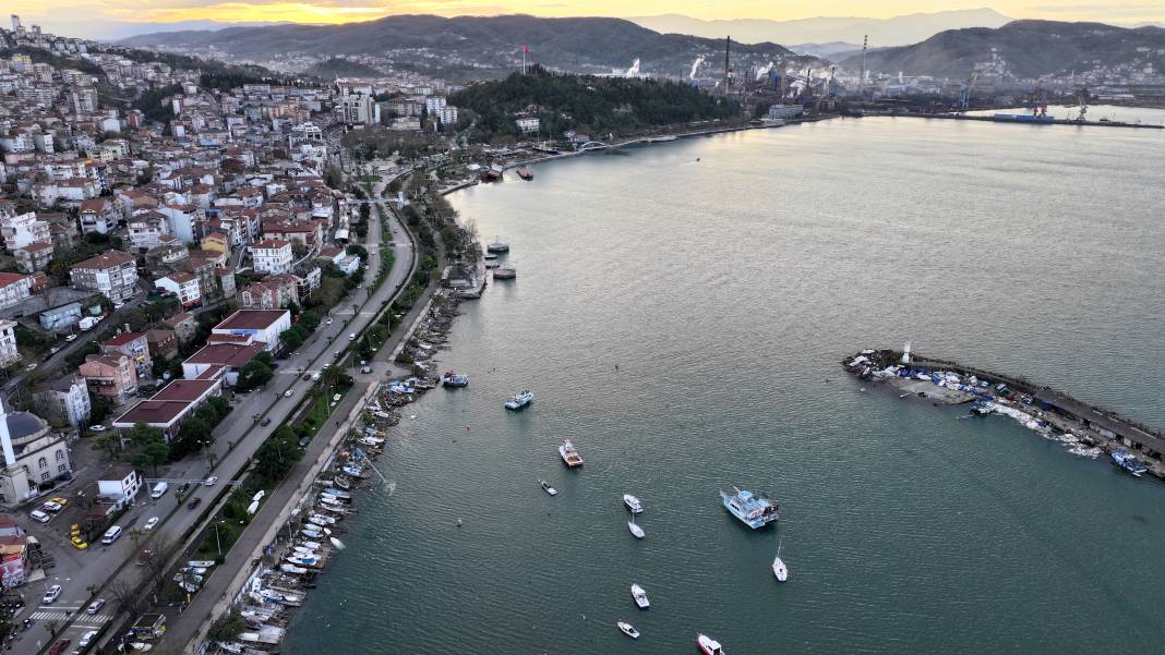 Zonguldak'ta batan geminin personelini arama çalışmaları sürüyor 2